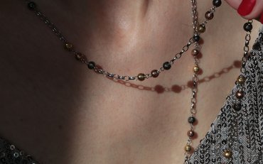 Podzim plný lesku: Proč je teď ten pravý čas pořídit si stříbrný šperk